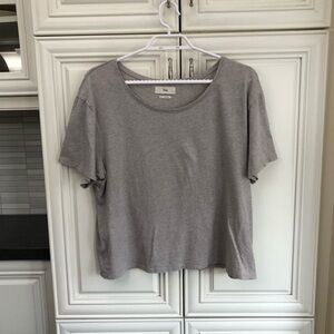 Aritzia TNA woman’s t-shirt